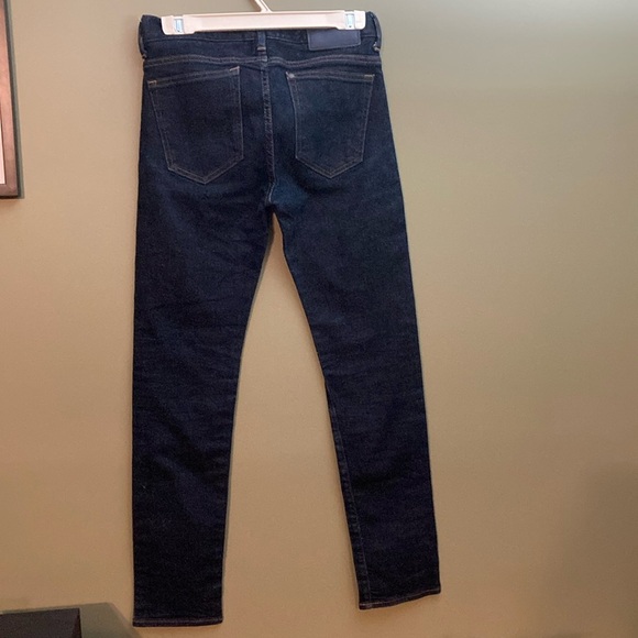 H&M & denim dark blue women's jeans with a distressed look on the front. - Picture 3 of 7